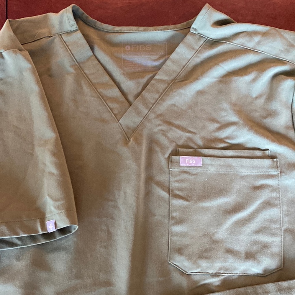 Figs XXL one pocket top